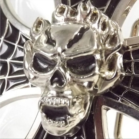 Webbed cross and skull belt buckle - Picture 2 of 4